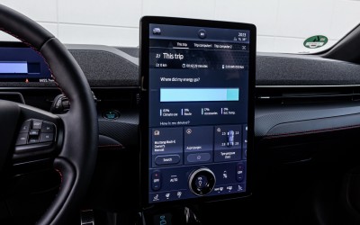 To ηλεκτρικό με τα 610 km αυτονομίας και την οθόνη των 15,5 ιντσών για το infotainment – Ποιο είναι;