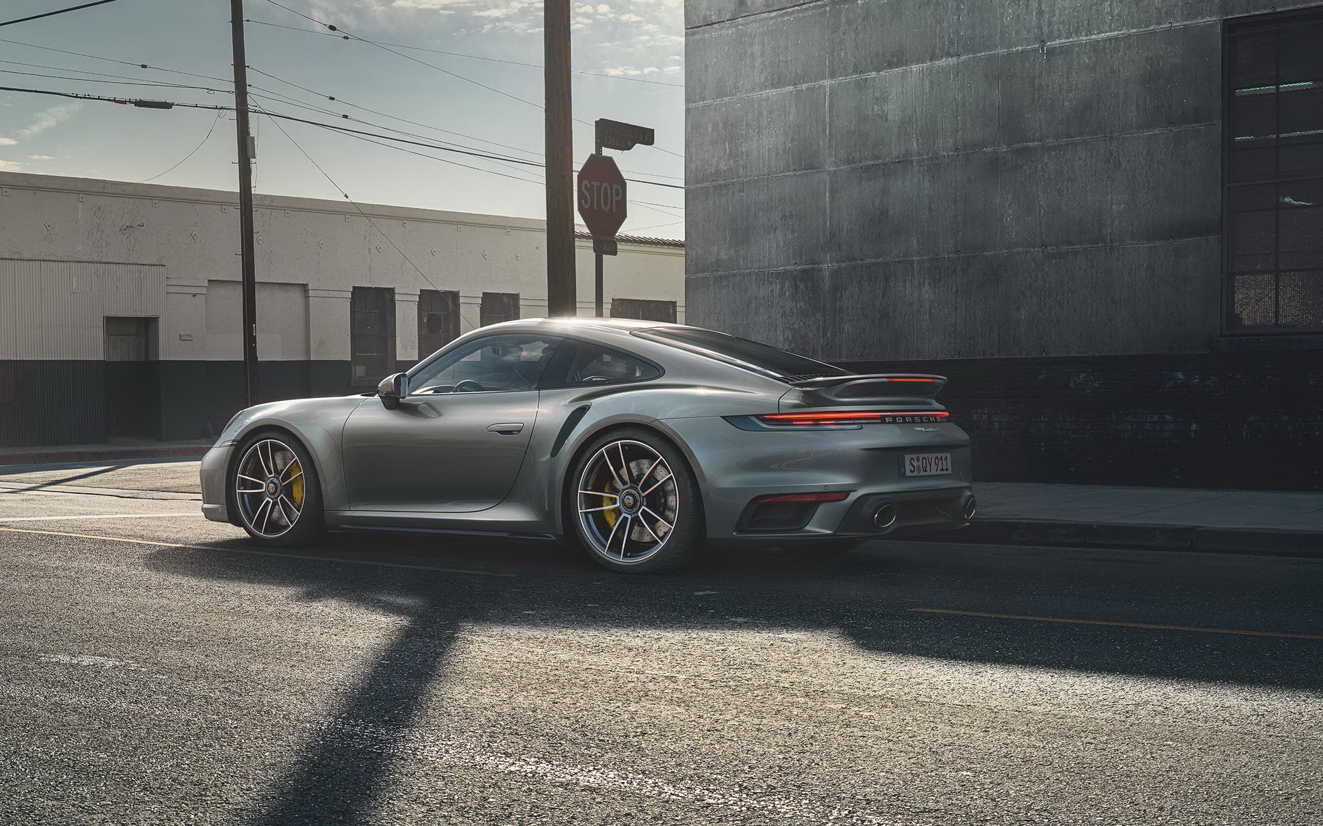 H Porsche «φαντάζεται» πώς θα μοιάζει η ηλεκτρική 911 αλλά βάζει φρένο στην παραγωγή της τουλάχιστον μέχρι το 2030!