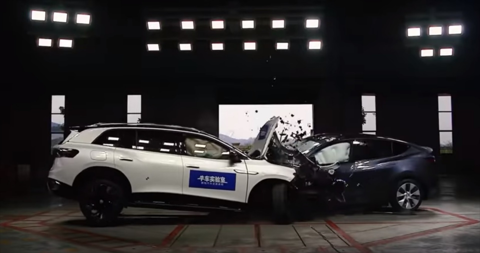 Crash test μεταξύ Tesla Model Y και VW ID.6 (Video)