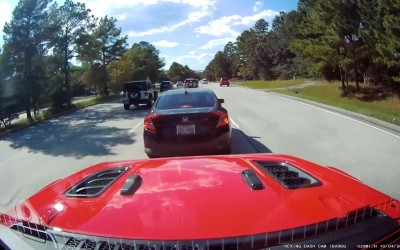 Απίστευτος οδηγός – Σταμάτησε στη μέση του δρόμου για να ελέγξει το πορτμπαγκάζ! [Video]