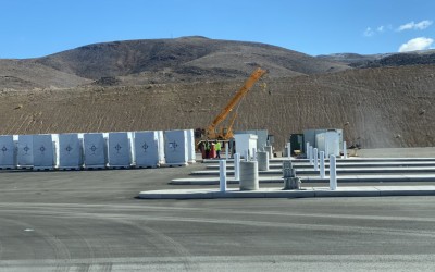 H Tesla τοποθετεί τον πρώτο Megacharger σταθμό φόρτισης