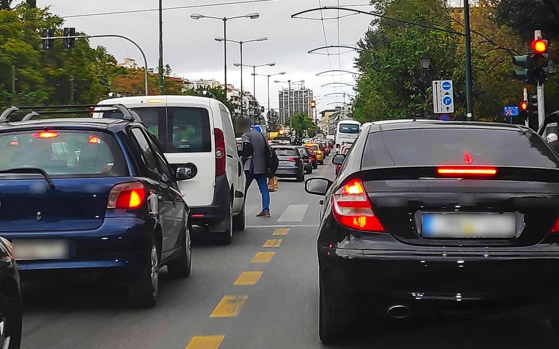 Ειδικό σήμα, εξαιρέσεις και περικοπές ακόμη και σε υπουργούς περιλαμβάνει ο Νέος Δακτύλιος  