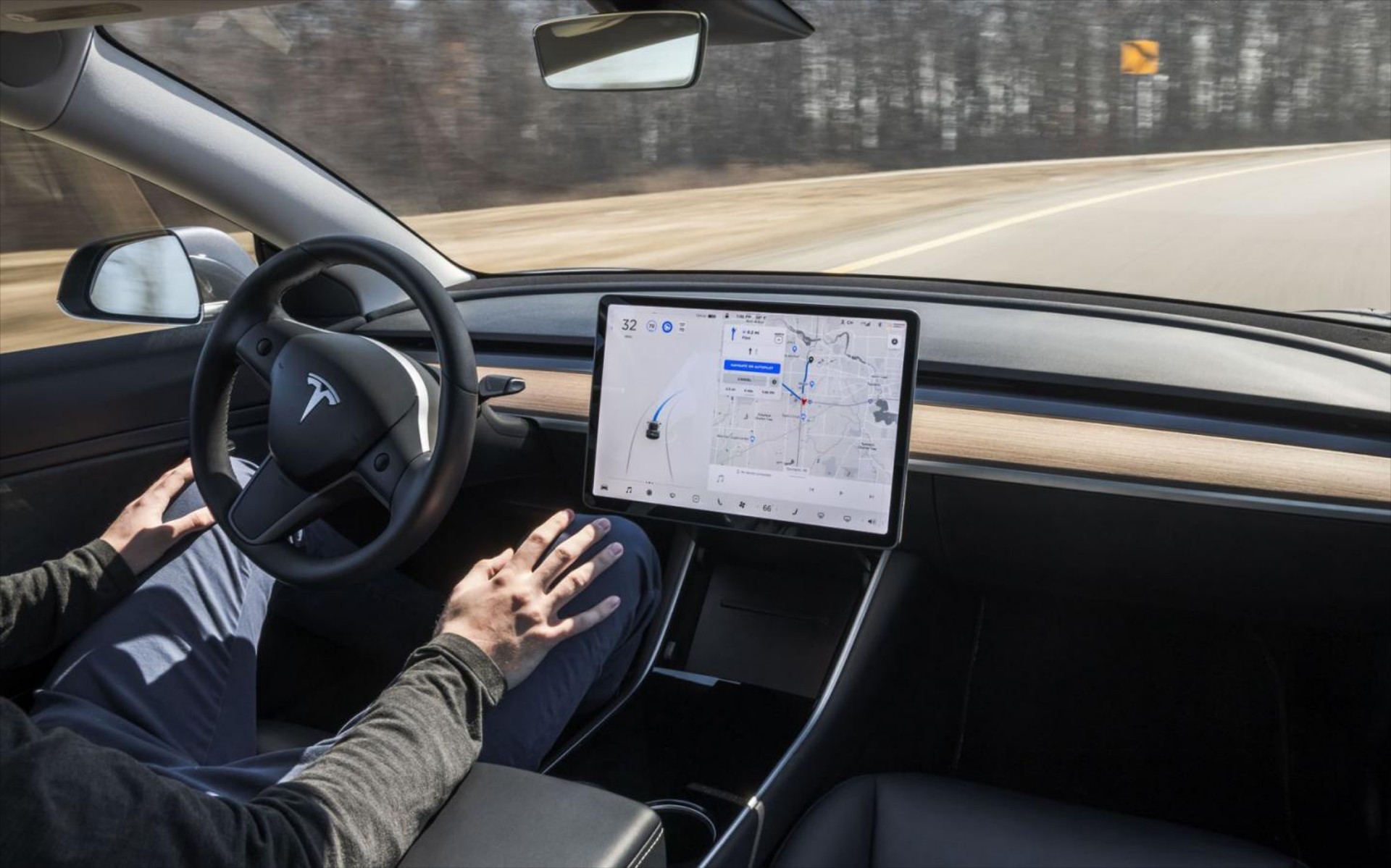 Η Tesla αποσύρει τη Beta έκδοση της ημιαυτόνομης οδήγησης μέσα σε μια ημέρα 