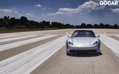 Porsche Taycan: Δείτε την να διασχίζει βαθιά νερά με μοναδική ευκολία [Video]