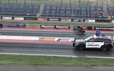 Απίστευτη κόντρα: Περιπολικό στήνεται στην γραμμή εκκίνησης δίπλα από ένα Quad bike! [Video]