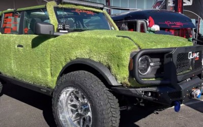 Έβαλαν στο αμάξωμα του Ford Bronco κανονικό γρασίδι! [video]