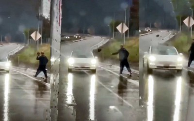 Πεζός επιτίθεται με κοτρόνα σε ένα Tesla Model 3! [video]