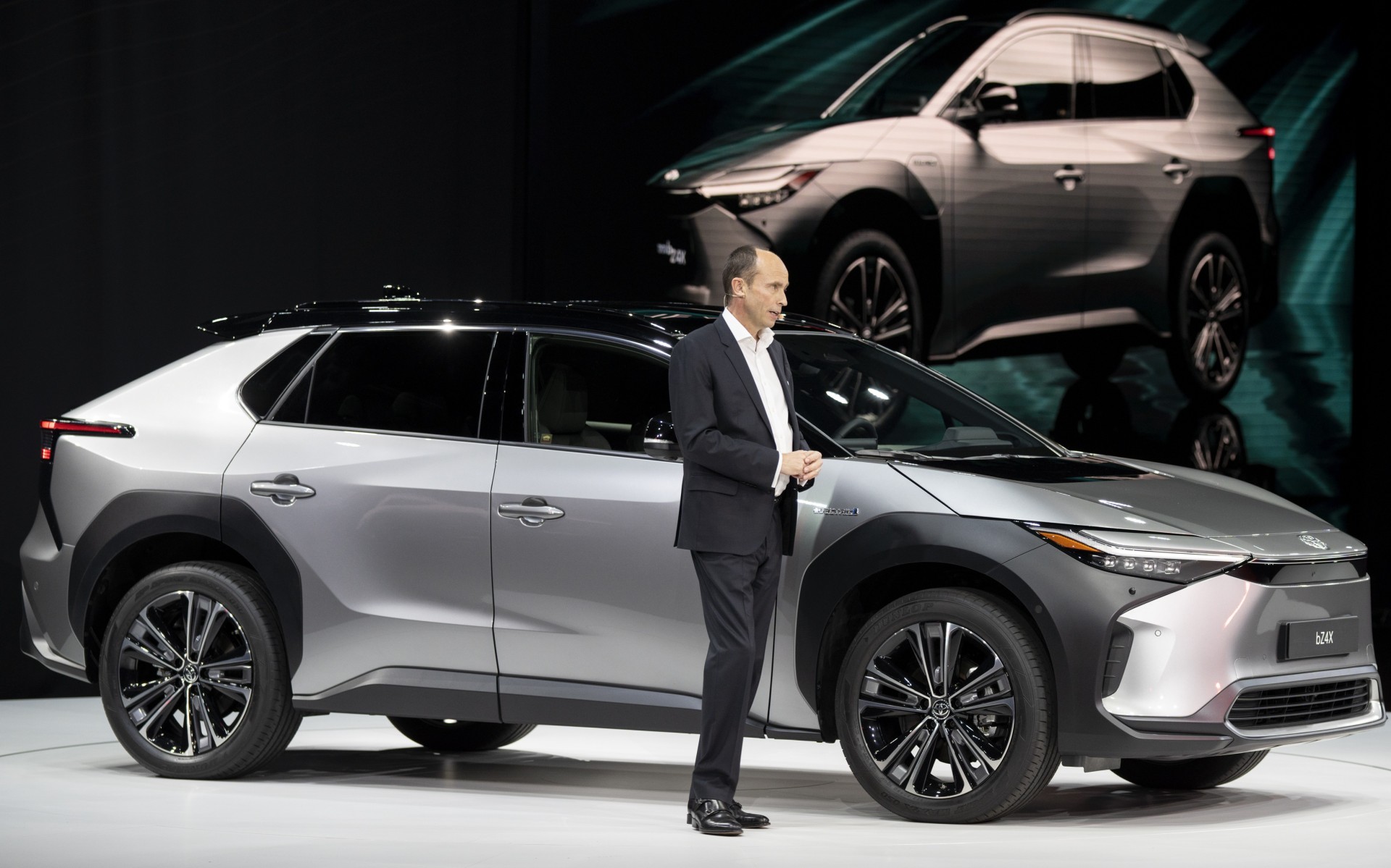 Toyota: Τέλος η βενζίνη και τα απλά υβριδικά στην Ευρώπη έως το 2035