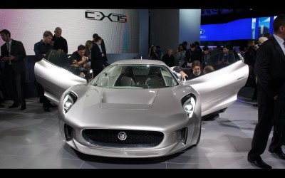 Παρουσίαση στο Παρίσι - Jaguar C-X75 Concept