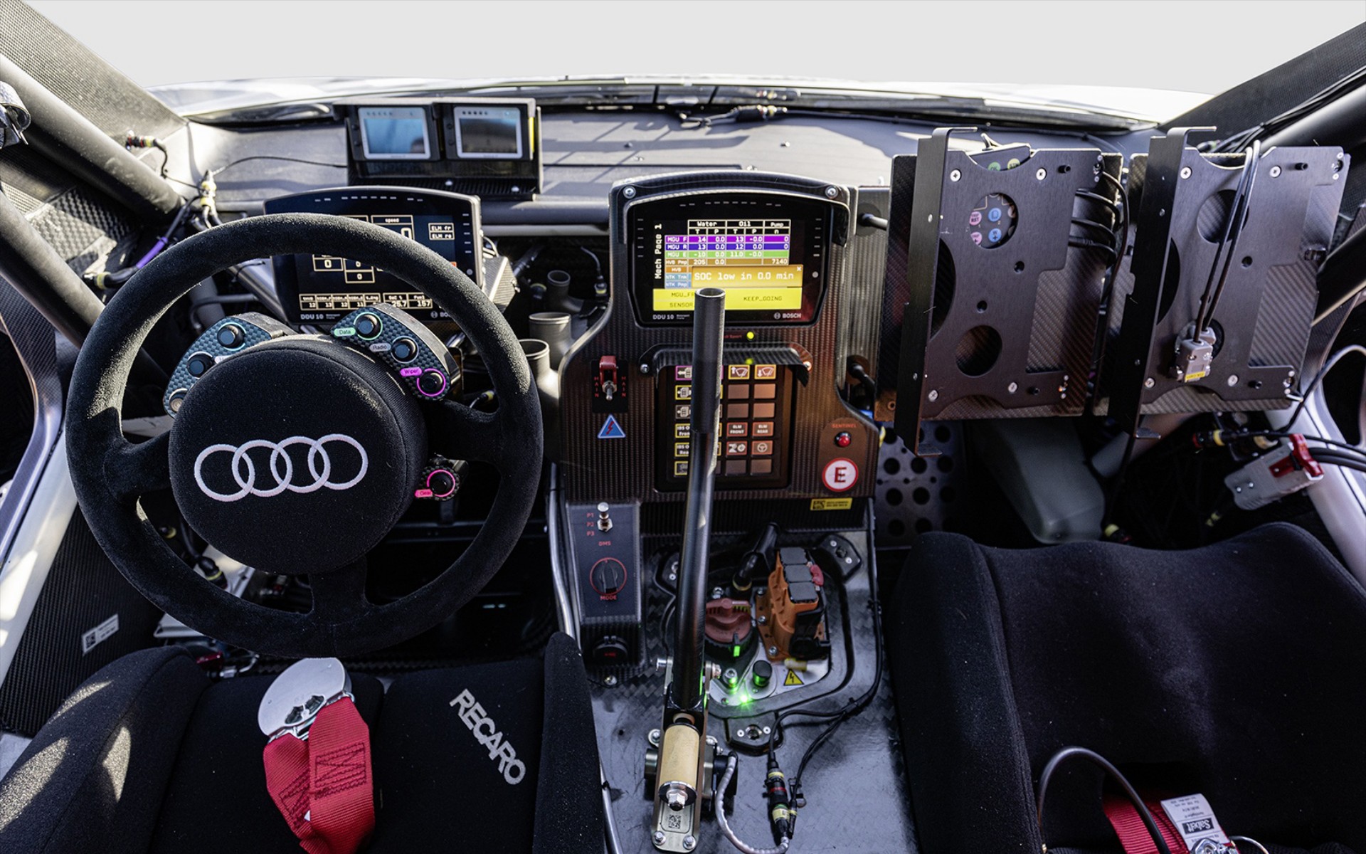Το αγωνιστικό πιλοτήριο του Audi RS Q e-tron