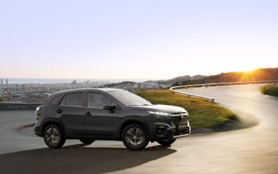 Νέο Suzuki S-Cross: Ανάμεσα σε δυο κόσμους