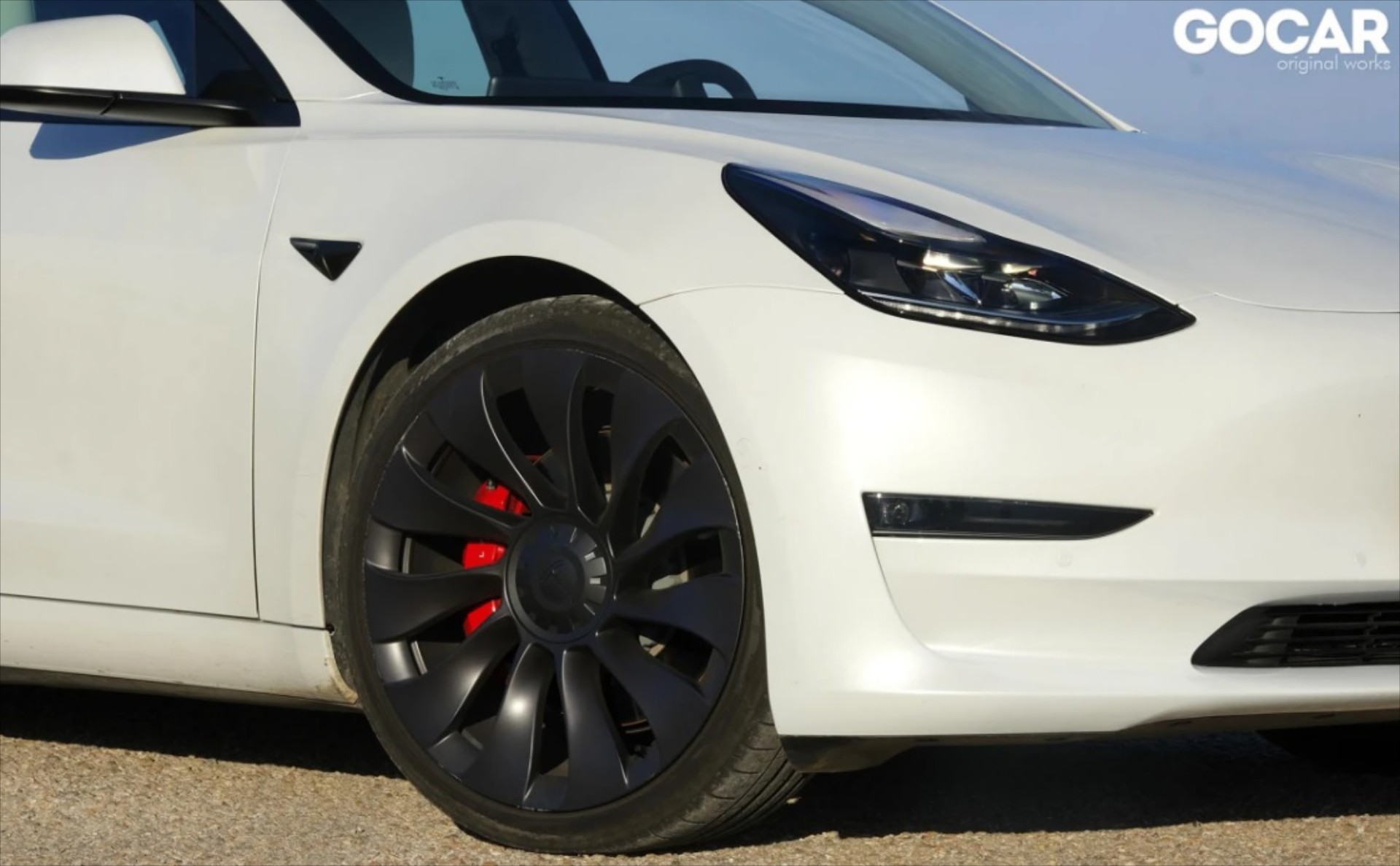 Τα Tesla τώρα θα σου λένε αν τα ελαστικά σου είναι φθαρμένα! 