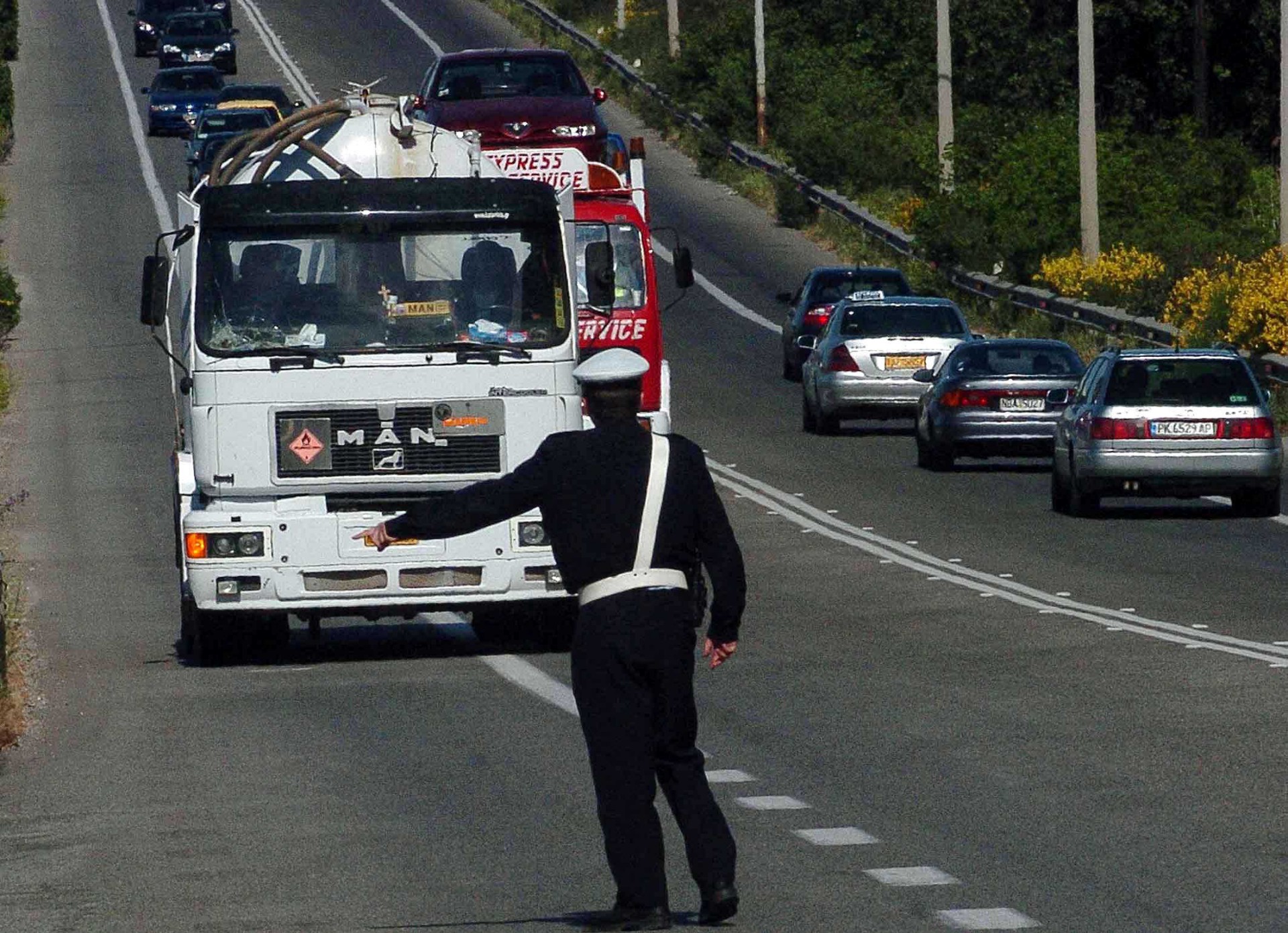 Αστυνομία: Ποια φορτηγά απαγορεύεται να κυκλοφορούν στις γιορτές; 