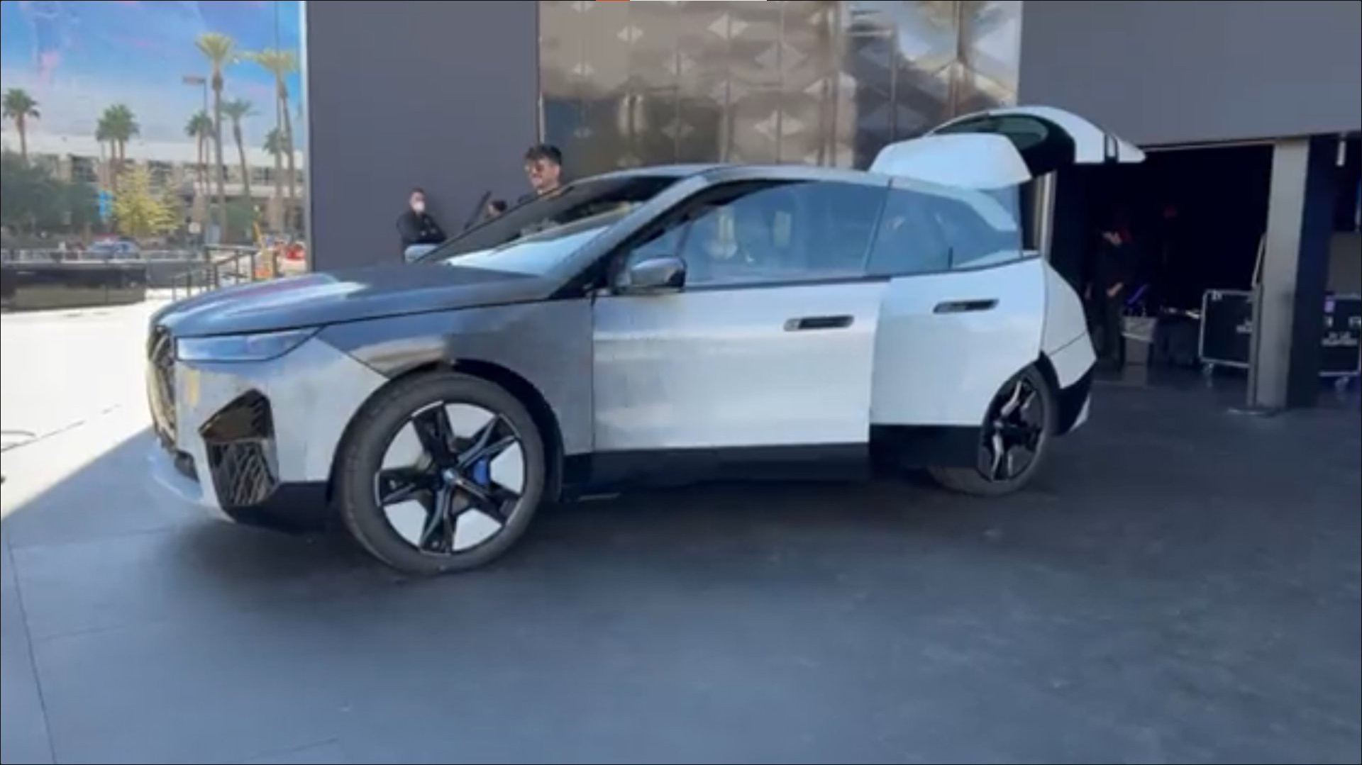 Η πρώτη BMW που αλλάζει χρώμα [video] 