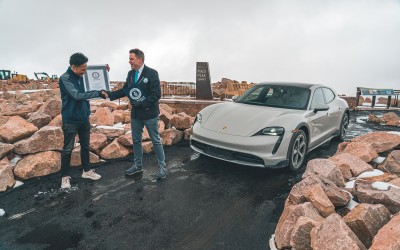 Ποιο παράξενο ρεκόρ πέτυχε η Porsche Taycan Cross Turismo; [Video]