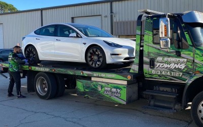 Καινούργιο Tesla παραδόθηκε χωρίς τακάκια! [video]