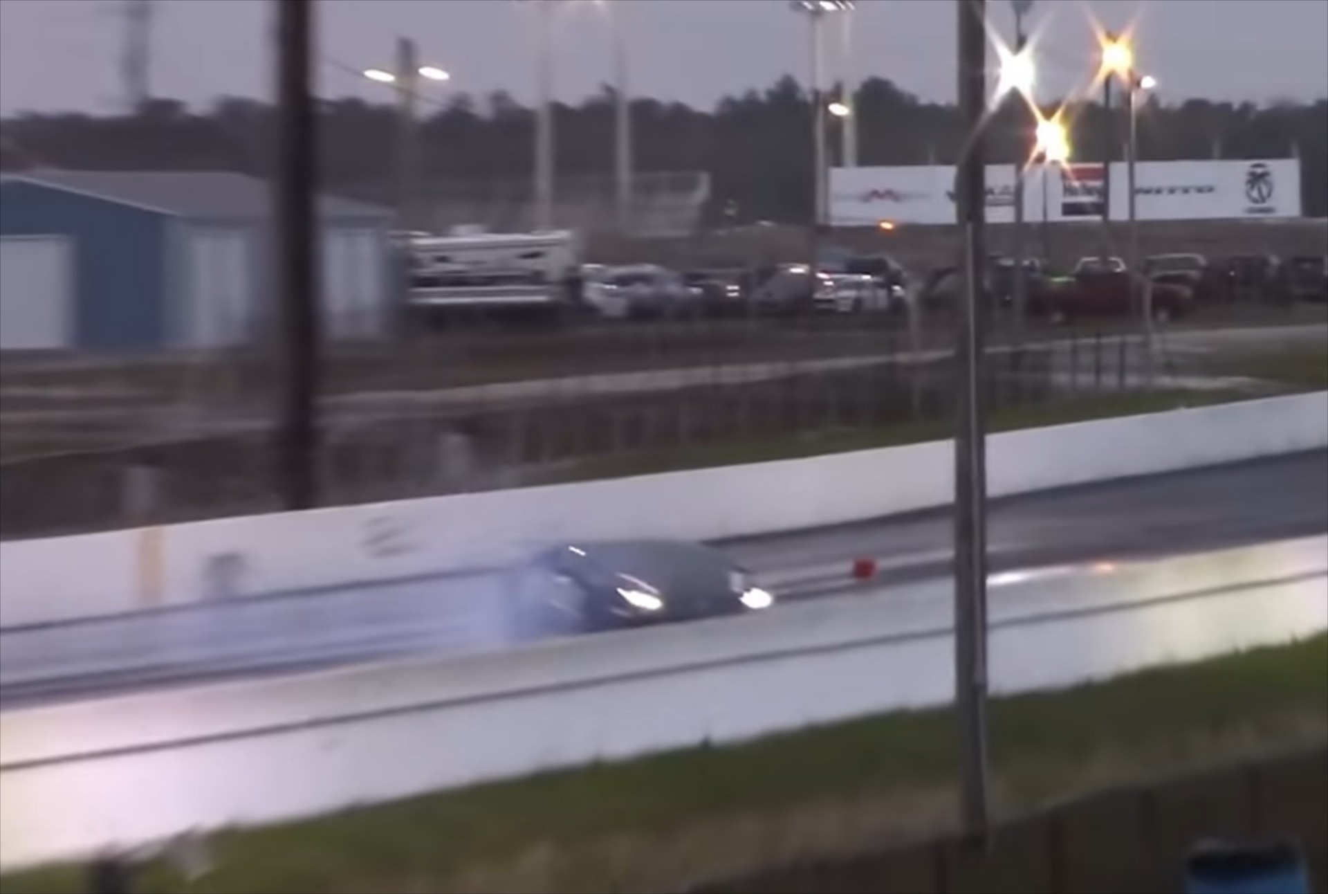 Lamborghini χάνει τον έλεγχο σε πίστα dragster με πάνω από 290 km/h [video]