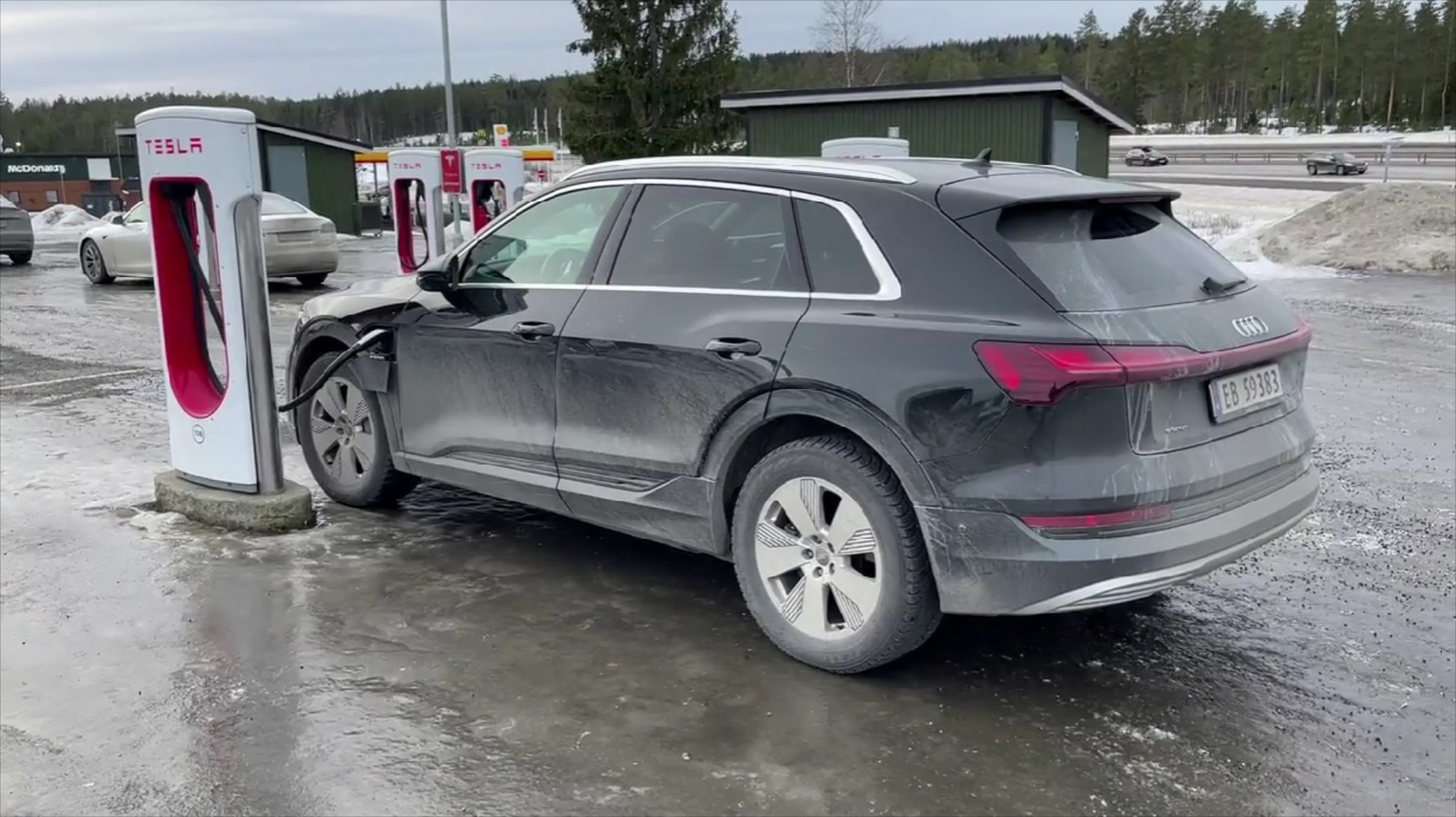 Άνοιξαν για όλα τα ηλεκτρικά οι Superchargers της Tesla; [video]