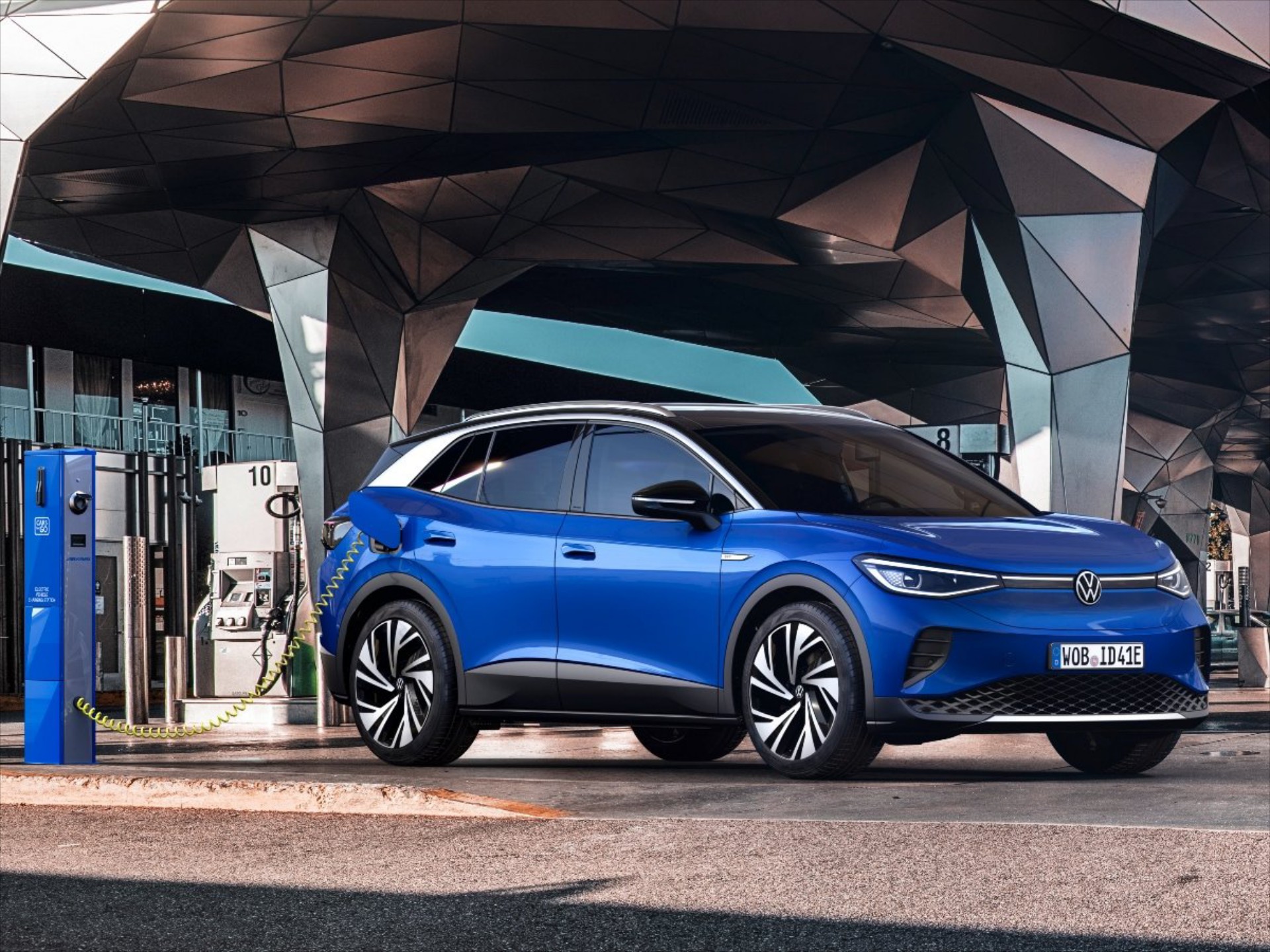 8 στους 10 Έλληνες θα επέλεγαν υβριδικό ή ηλεκτρικό για νέο αυτοκίνητο