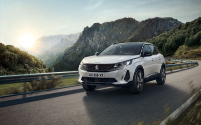 Δοκιμή Peugeot 3008 Hybrid4 e-EAT8 300 PS: Straight flush!