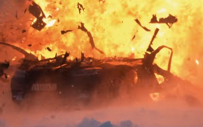 Ανατινάζοντας μια BMW M5 με εκρηκτικά και... φλεγόμενα βέλη [video]