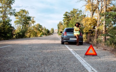 Τι κάνω αν μείνω στη μέση του δρόμου και δεν έχω προειδοποιητικό τρίγωνο;