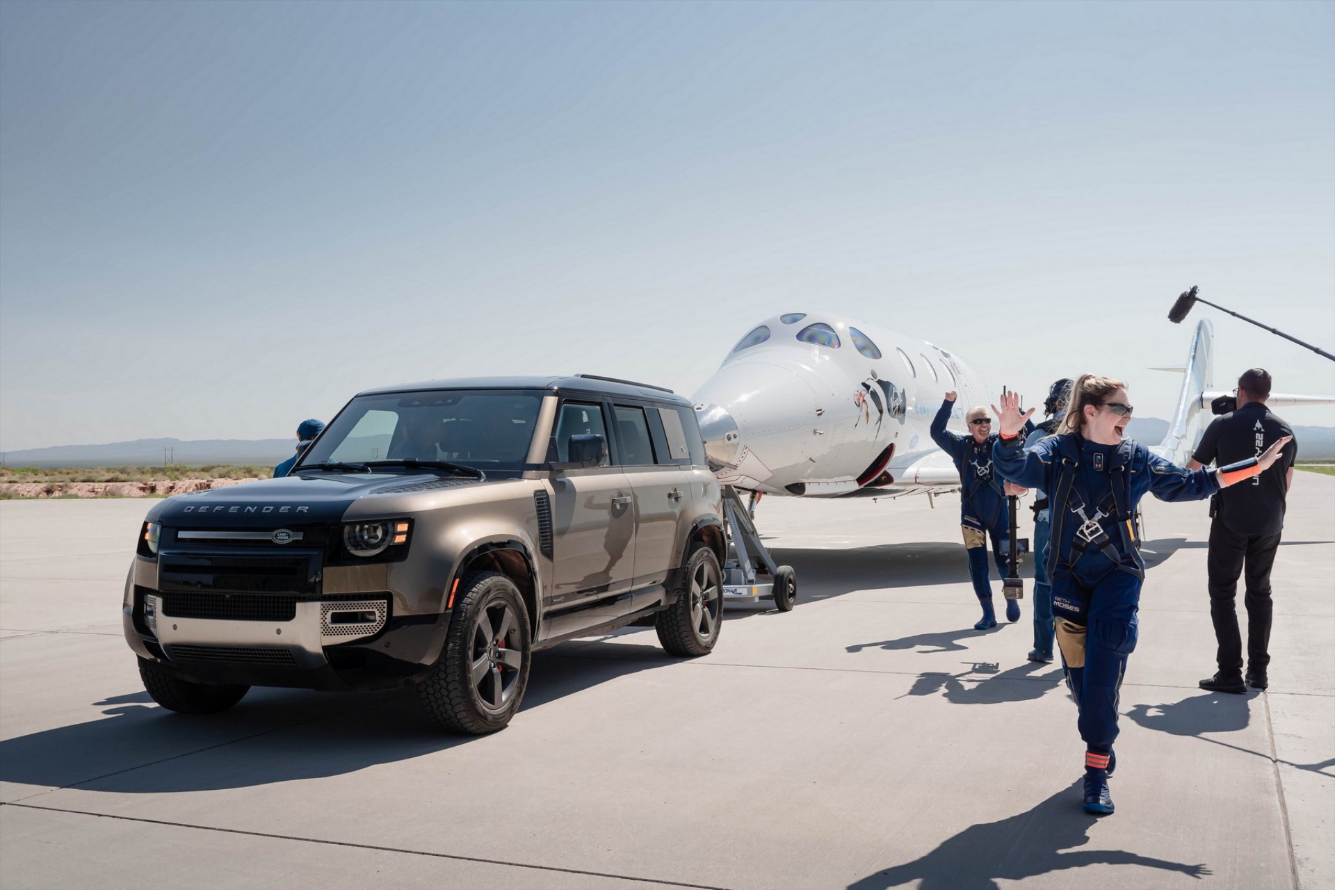 Με ένα Land Rover φτάνεις ακόμα και στο διάστημα