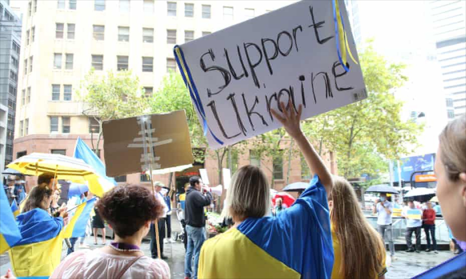 Οι αυτοκινητοβιομηχανίες βοηθούν οικονομικά την Ουκρανία