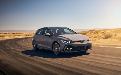 79χρονη αγοράζει Golf GTI. Για πέμπτη συνεχή φορά! [video]