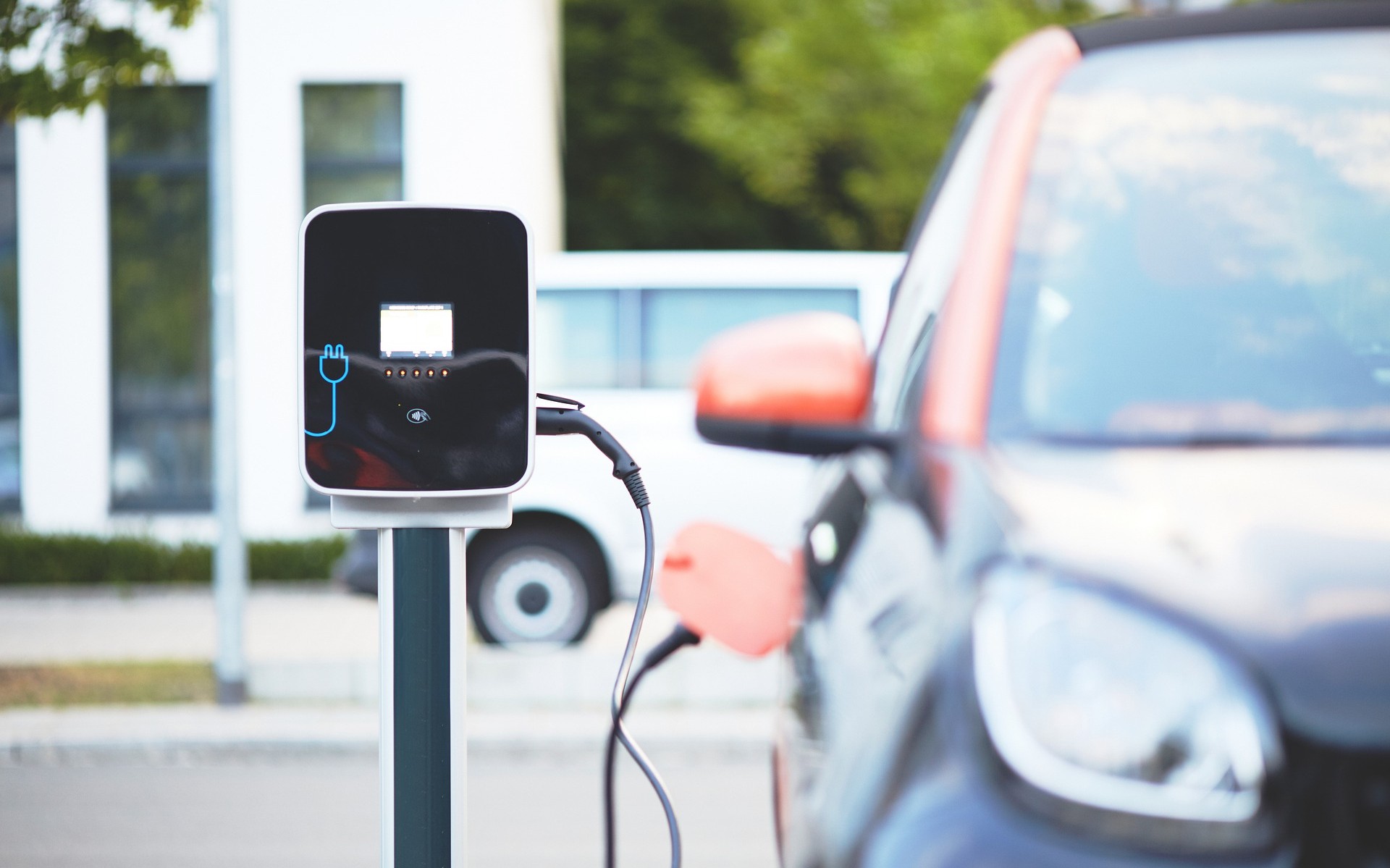 Ηλεκτρικά αυτοκίνητα: Διπλάσιες πωλήσεις σε 1 χρόνο