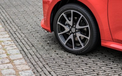 Αξιόπιστο, πλήρως υβριδικό που καίει 4 lt/100 km, χωρίς Τέλη! – Ποιο είναι;