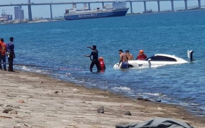 Ξέχασε τα αυτονόητα και έκανε το Nissan GT-R υποβρύχιο [video]