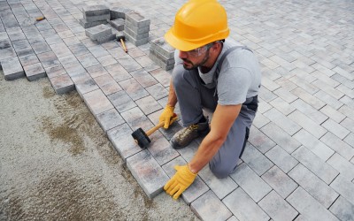 Η Αθήνα αναβαθμίζεται με πιο ασφαλή και πιο… δροσερά πεζοδρόμια