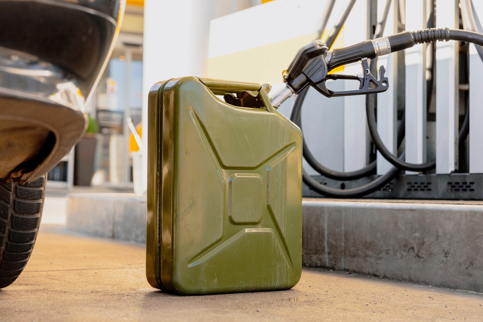 Μπορώ να αποθηκεύσω βενζίνη στο σπίτι, πριν ακριβύνει κι άλλο;