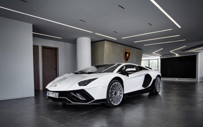 Ποιος Έλληνας οδηγεί αυτή την Lamborghini Aventador Ultimae των 780 ίππων;