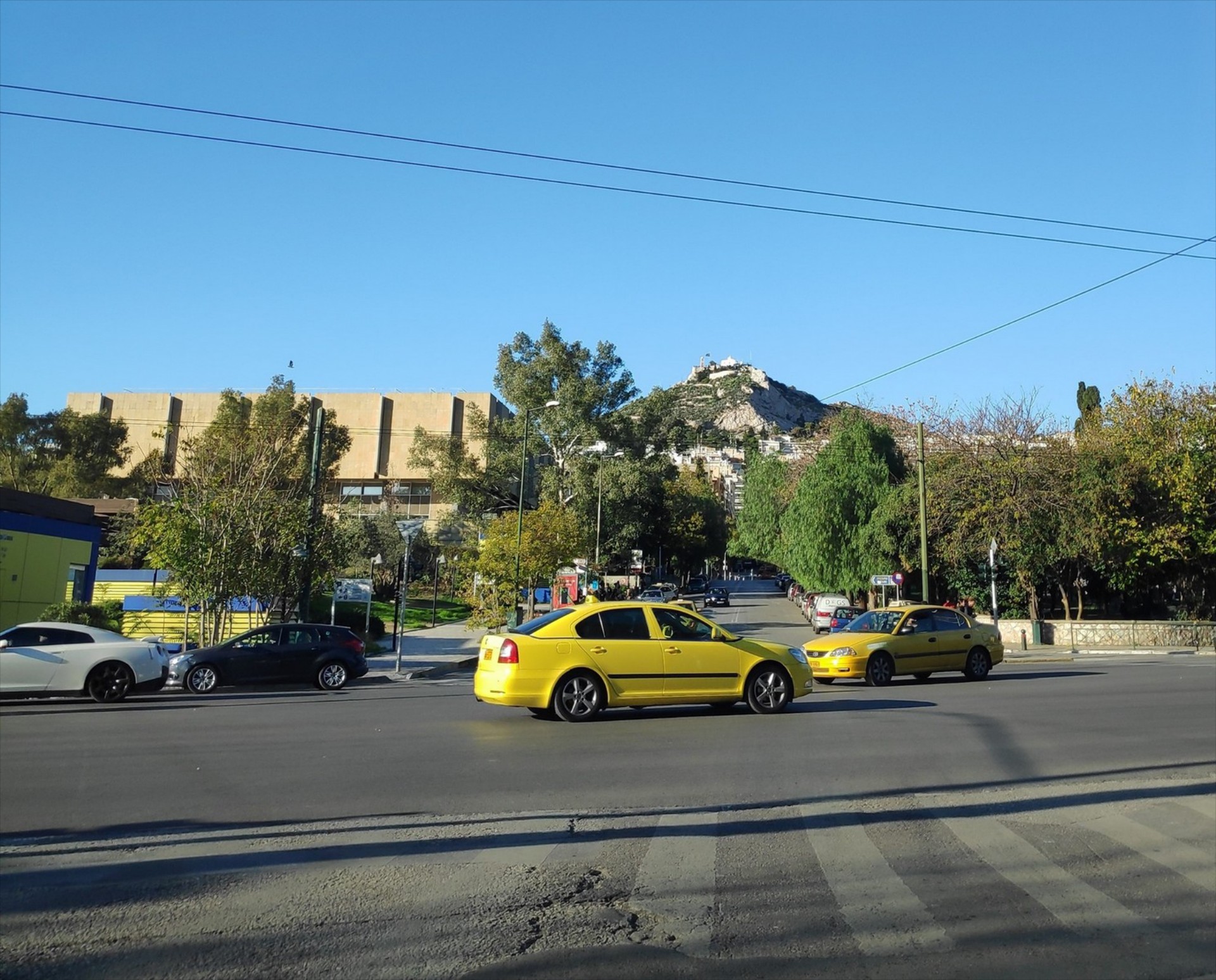 Νέος Κλιματικός Νόμος: Πότε καταργούνται οριστικά οι κινητήρες βενζίνης και diesel;