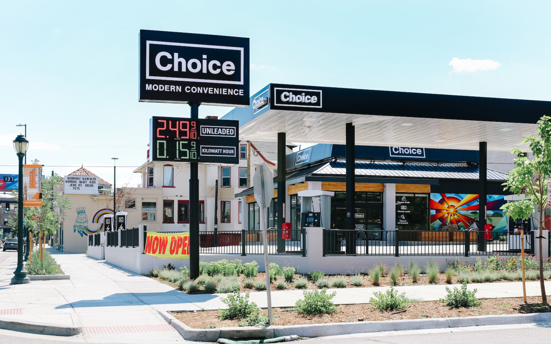 Λίτρα ή κιλοβατώρες: Εσύ με τι θα φουλάρεις στο... ηλεκτροβενζινάδικο;