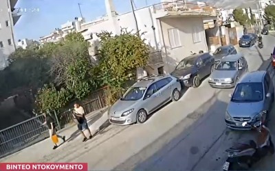 Αττική: Συμμορία σπάει τζάμια και κλέβει αυτοκίνητα - Δείτε το video