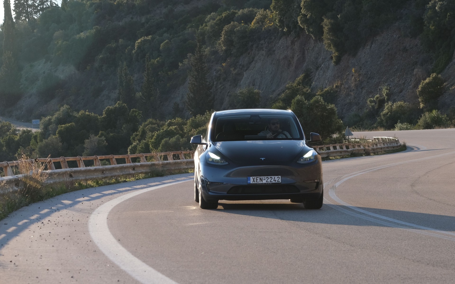 Έρευνα: Τι άποψη έχουν οι Έλληνες για τα ηλεκτρικά αυτοκίνητα;