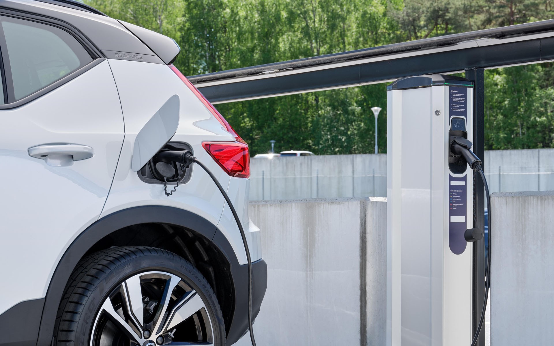 Φορτιστής ή ταχυφορτιστής: Ποια είναι η διαφορά τους;