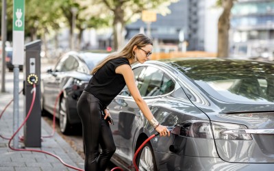 Ποιες δύο χώρες έχουν τους μισούς φορτιστές ολόκληρης της Ευρώπης;
