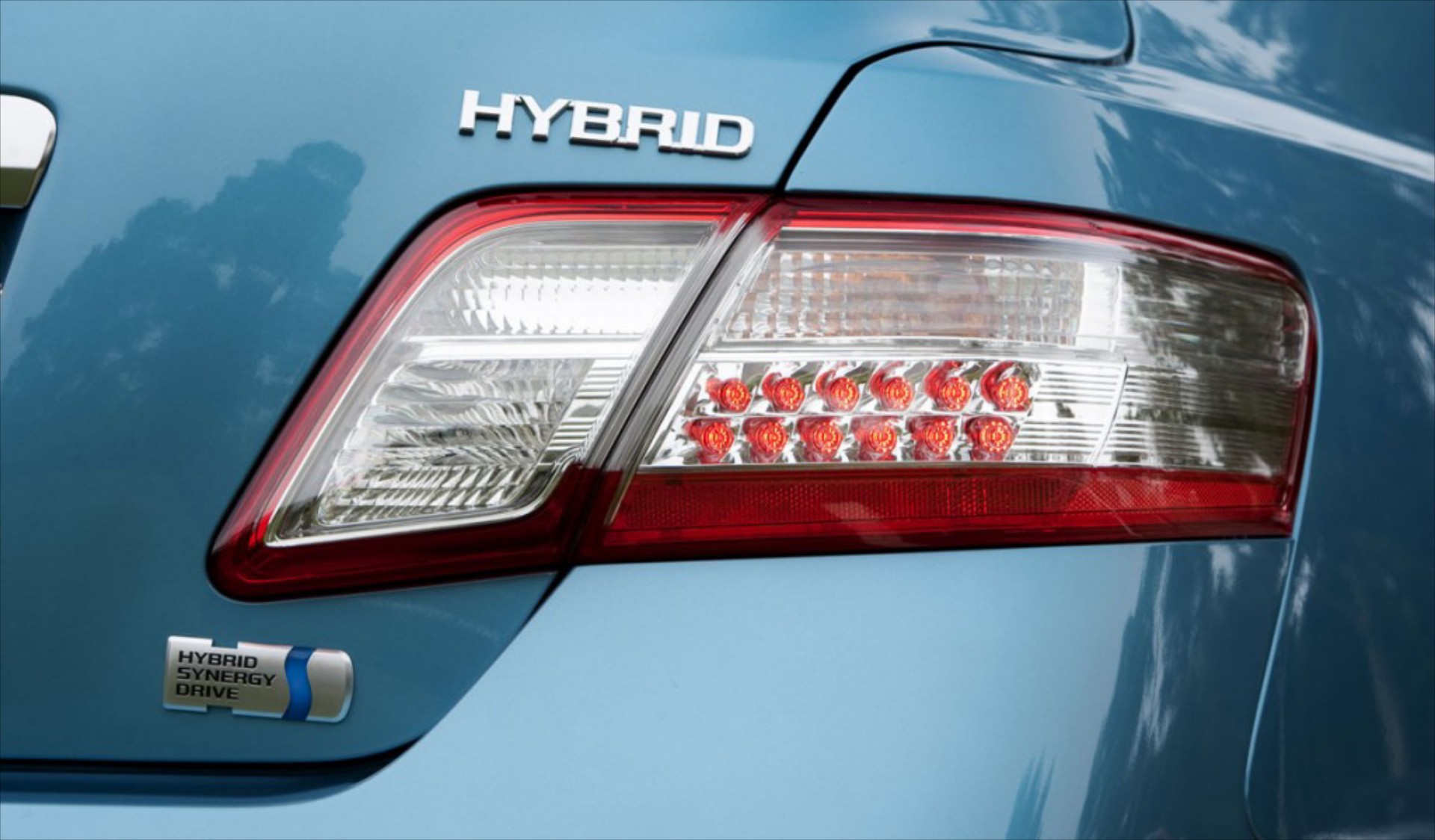 Νέα τέλη 2011: Απαλλάσονται τα υβριδικά 

