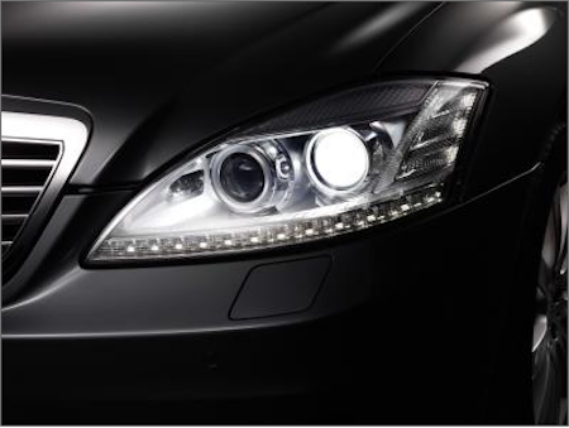 Η Mercedes εξελίσσει τα Super-Xenon