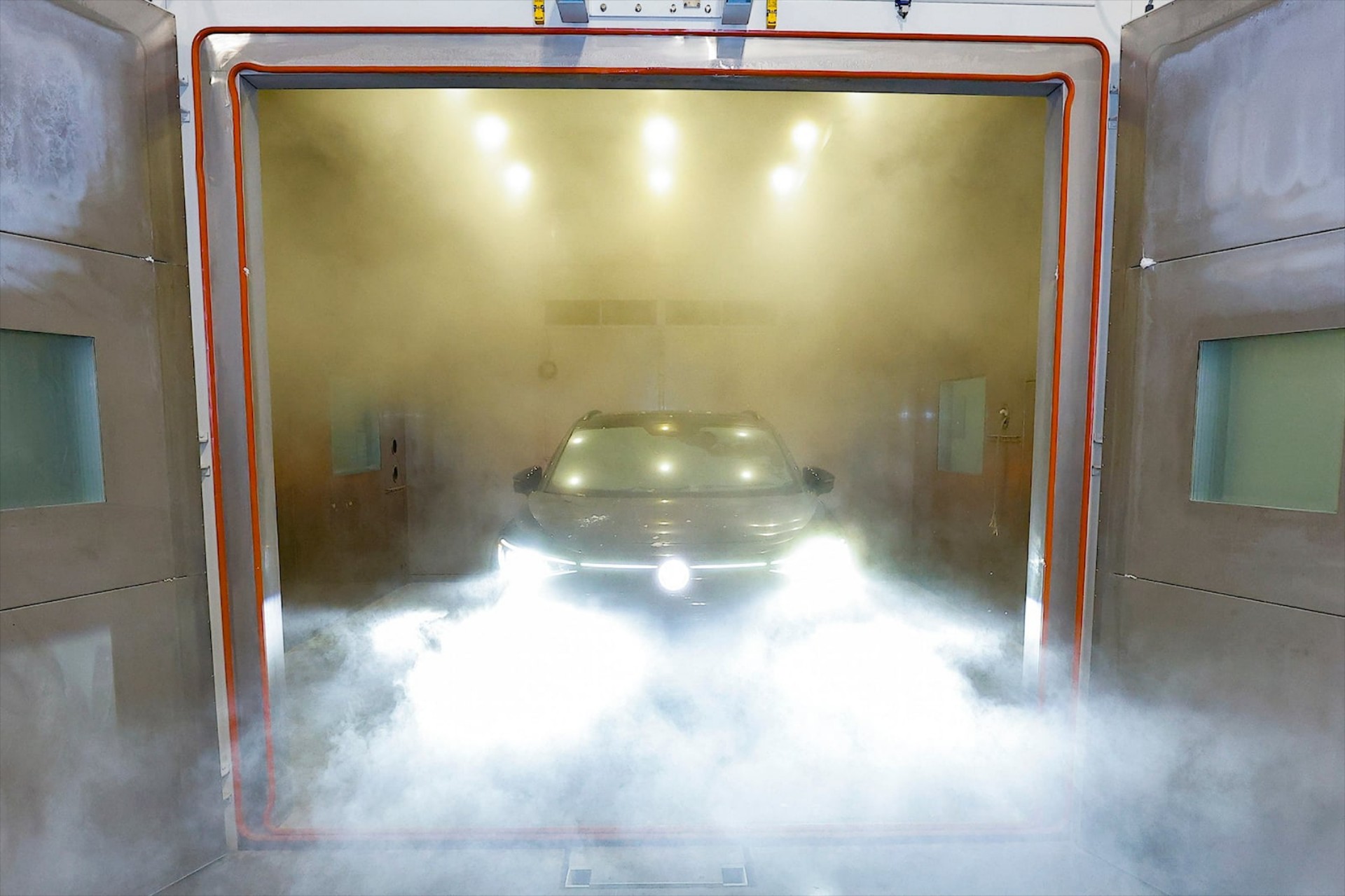 VW: Η αίθουσα... βασανισμού μπαταριών που κόστισε πάνω από 20 εκατ. ευρώ