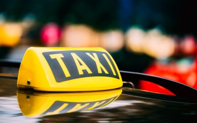 Οδηγοί TAXI: Να ερευνηθεί και στην Ελλάδα η Uber