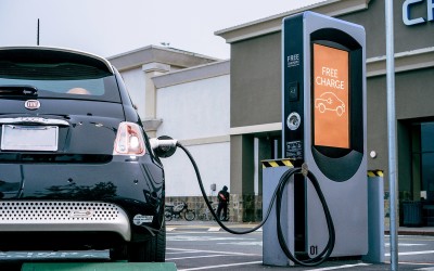 Προσφέρεις δωρεάν φόρτιση; Δώσε και δωρεάν καύσιμα!