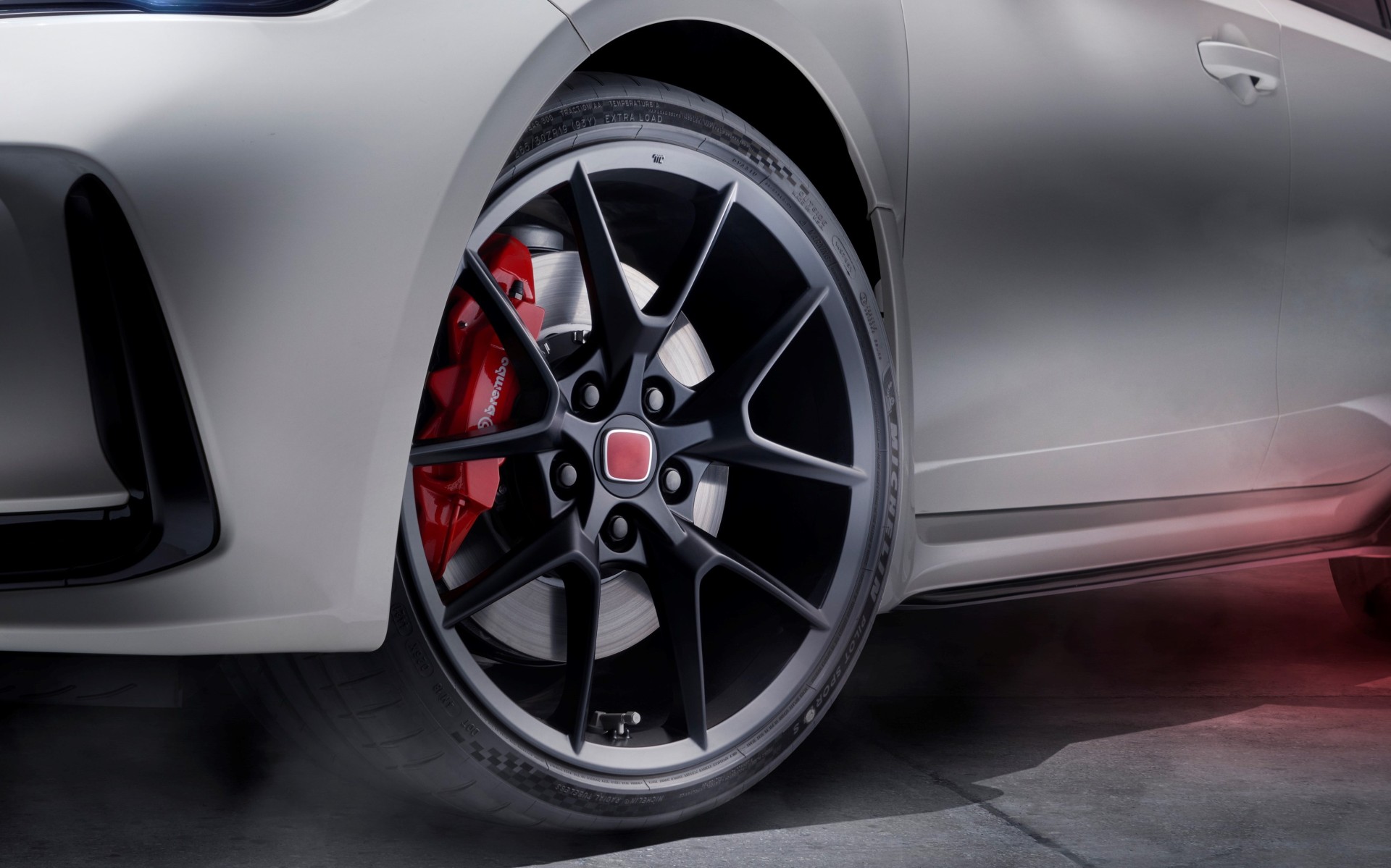 Ποιο είναι το φαρδύτερο ελαστικό που έχει μπει ποτέ σε προσθιοκίνητο;