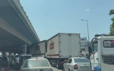 Αττική: Δείτε με ποιο κόλπο κλέβουν τους οδηγούς σε γνωστό φανάρι [video]