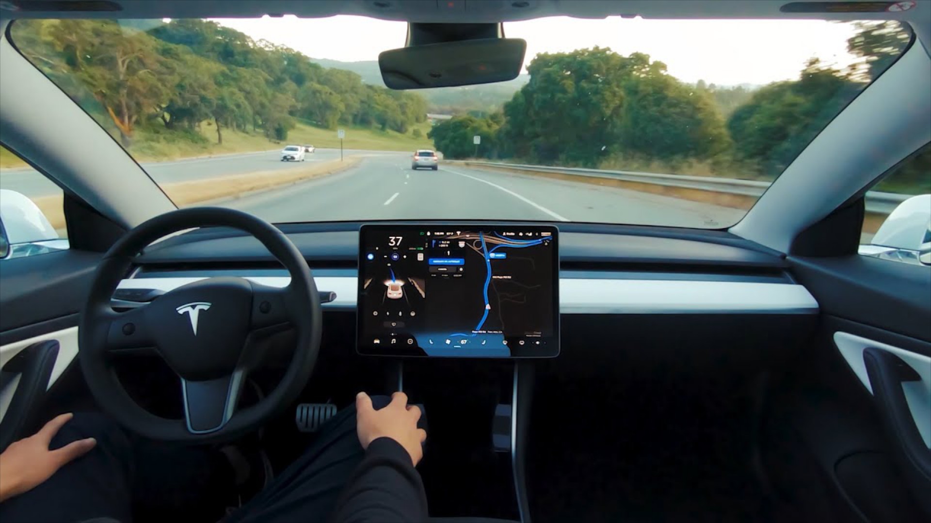 Tesla: Οι Γερμανοί την αναγκάζουν να αλλάξει το Autopilot! 