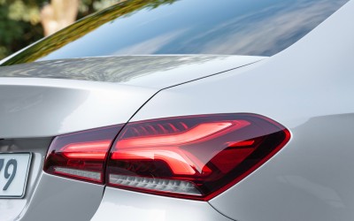 Premium οικογενειακό sedan με 218 ίππους και κατανάλωση 0,9 lt/100km - Ποιο είναι;